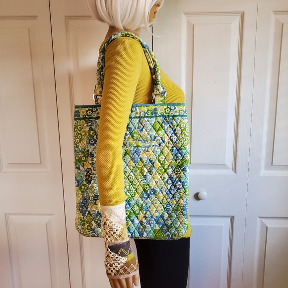 VERA BRADLEY retired pattern tote and coin purse bundle - Picture 8 of 12